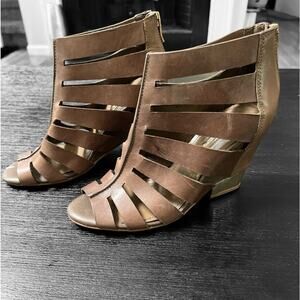 Women’s brown BCB generation wedge sandals. Size 8.